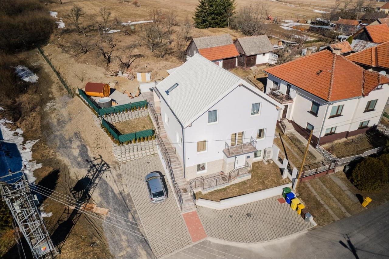 Totina Apartments Zavazna Poruba Exterior foto